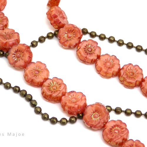 Perle tchèque fleur hawaïenne, verre pressé, tons saumon, rose, contour et incrustation dorée, diamètre 8 mm, lot de 8