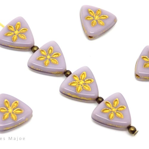 Perle tchèque triangle avec fleur, verre pressé, parme clair, incrustation et patine bronze, 10 mm, lot de 10