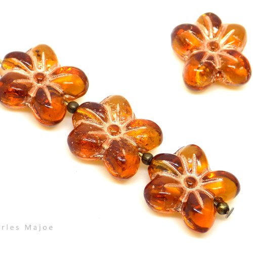 Perles tchèques fleur, verre pressé, translucides, couleur ambre, cuivrée, dimensions 14 x 13 mm lot de 4