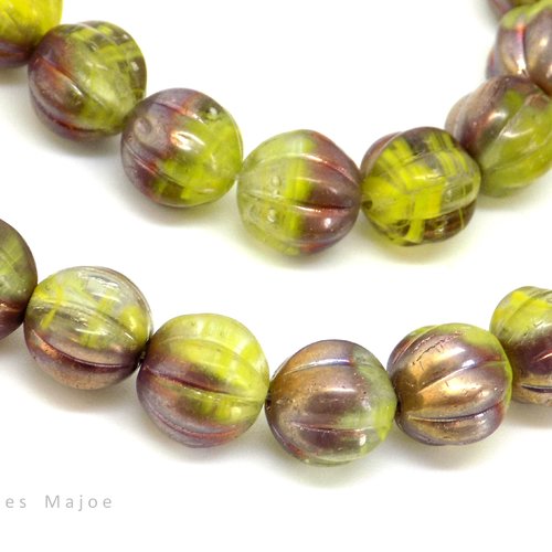 Perles tchèques melons, rondes, verre pressé, semi translucide, divers tons vert clair, cuivré, patine, 8 mm, lot de 10