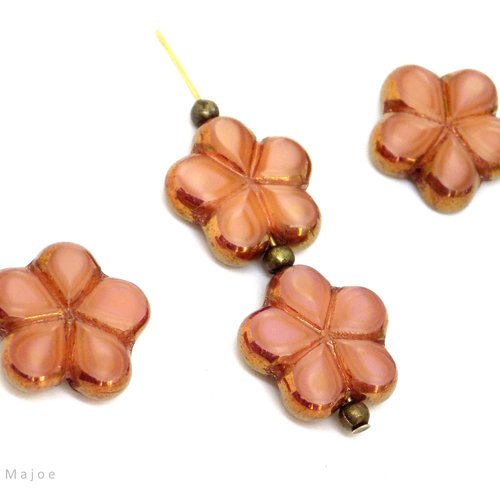 Perle tchèque fleur, 5 pétales, verre pressé, couleur rose saumon effet nacré, contour cuivré, 17 mm, vendue par lot de 2 ou 4