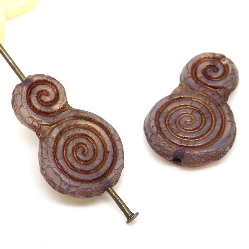 Perle tchèque spirales, ethnique, verre pressé, translucide, prune clair, incrustation cuivrée, 16 x 11 mm, lot de 2