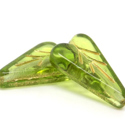 Perle tchèque feuille, coeur, triangle, verre pressé, translucide, tons vert clair, bronze antique, patine 16 x 11 mm, lot de 4