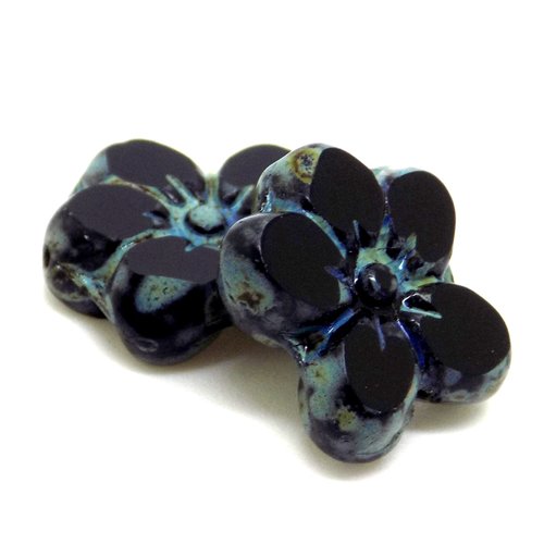 Perle tchèque fleur, verre pressé, coupé table, noir, incrustation tons bleu, vert, contour picasso, 14 x 12 mm, lot de 4