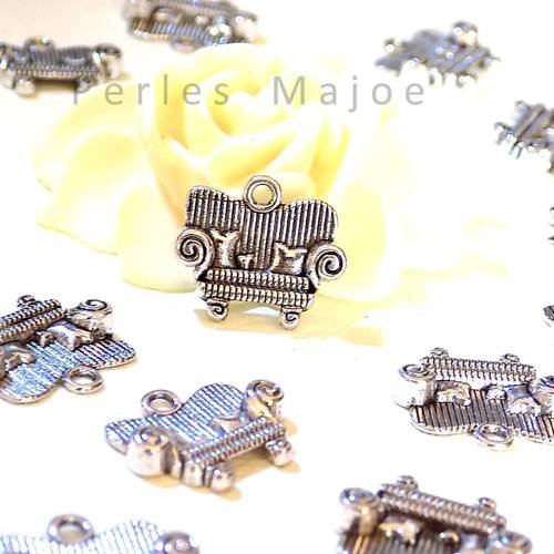 20 BRELOQUES DECOR FLEUR COULEUR ARGENT ANTIQUE 15X18 MM