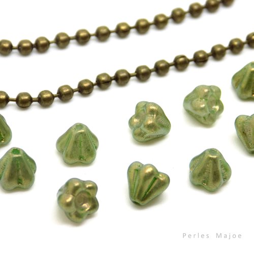 Perles tchèques petites clochettes, fleur, verre pressé, vert, patine bronze, 6 x 4 mm, lot de 10