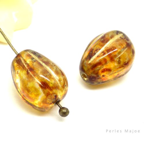 Perle tchèque goutte, melon, verre pressé, translucide, tons miel, ambre, marron, jaune, patine or antique, 11 x 9 mm, lot de 4
