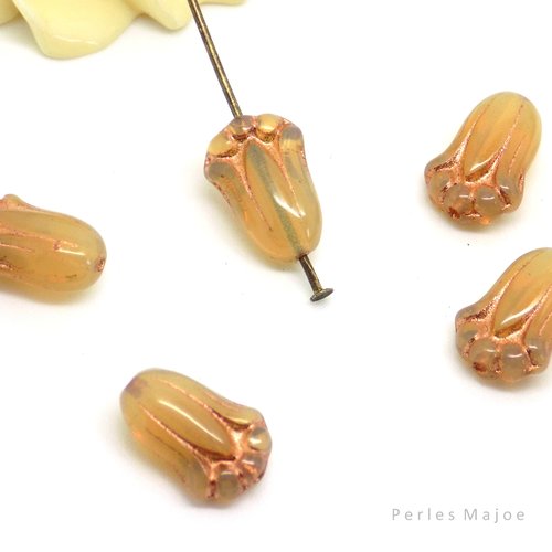 Perles tchèques tulipes, fleur, verre pressé, semi translucide, beige clair, patine cuivrée, 12 x 8 mm, lot de 6