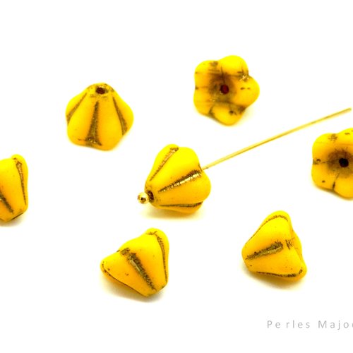 Perles clochettes, fleurs, verre pressé, opaque, jaune, incrustation bronze antique, 8 x 6 mm, lot de 8