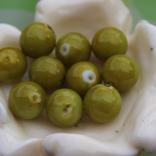 20 perles rondes en verre tchèque 8 mm olivine opaque