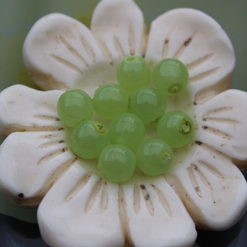 25 perles rondes en verre tchèque 6 mm vert anis