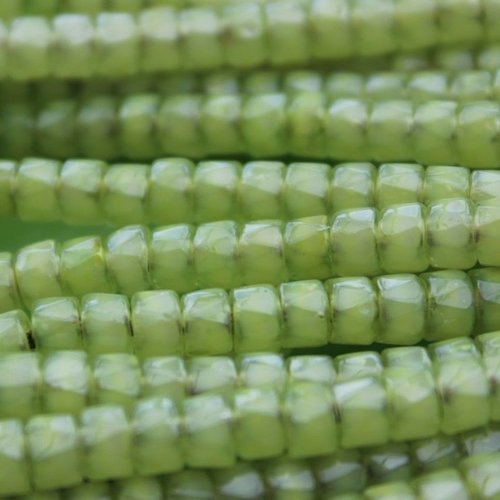 50 perles rondelles verre tchèque de 6 mm opaque laiteux vert