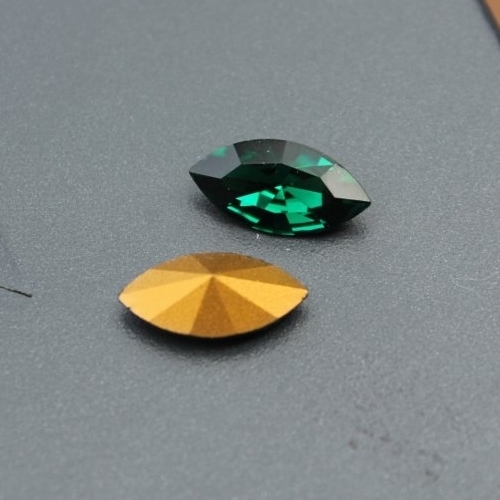 1 navette swarovski 18x9 mm emerald gold foiled (4200)