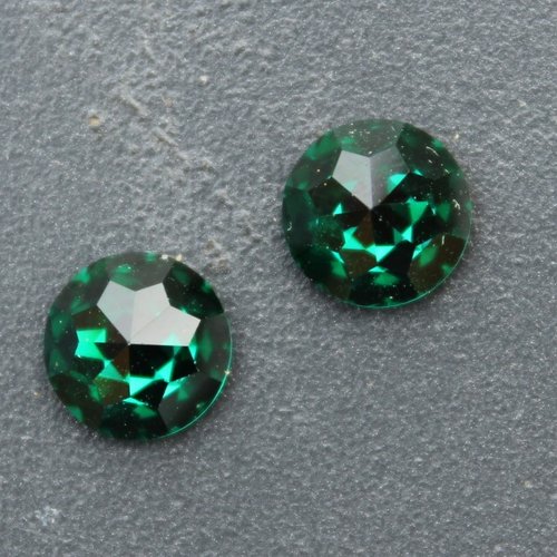 1 cabochon swarovski "diamant" 8 mm emerald gold (art.2020)