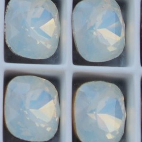 1 cabochon swarovski carré 10 mm white opal (4470)