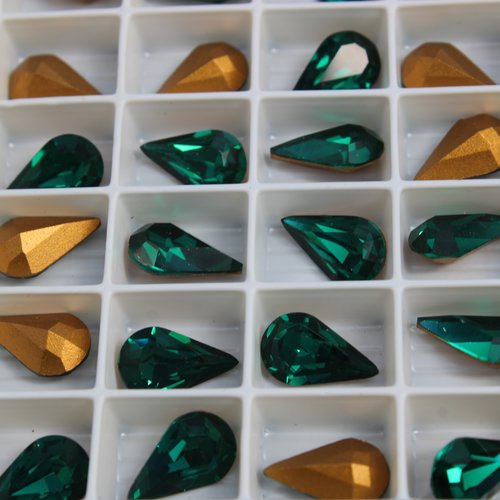 1 cabochon poire swarovski 13x7.8 mm  (art.4300) emerald gold