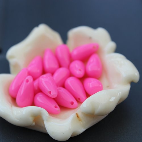 50 gouttes en acryliques 11x5 mm rose bonbon opaque