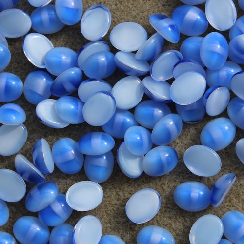 1 cabochon ovale en verre tchèque de 10x8 mm bleu/blanc opaline