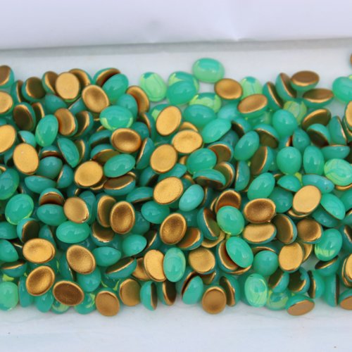 10 cabochons ovales en verre tcheque de 6x8 mm green opal