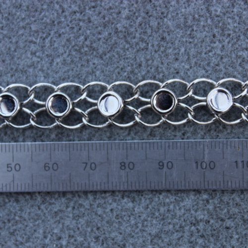 Chaine anneaux et rond métal argenté (20 cms)