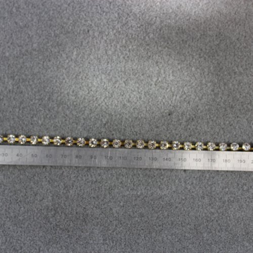 Chaine dorée avec chatons 5 mm (ss24) swarovski (20 cms) crystal