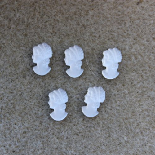 5 mini cabochons "camee" en 3d en verre tchèque de 11x5 mm white opal