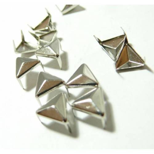 Lot de 50 clous pyramide triangle à griffe de 10mm pp