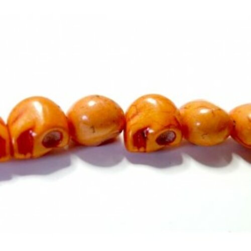 1 fil d'environ 30 perles intercalaires, pendentif crane , howlite, turquoise reconstituées 10 par 12mm couleur orange