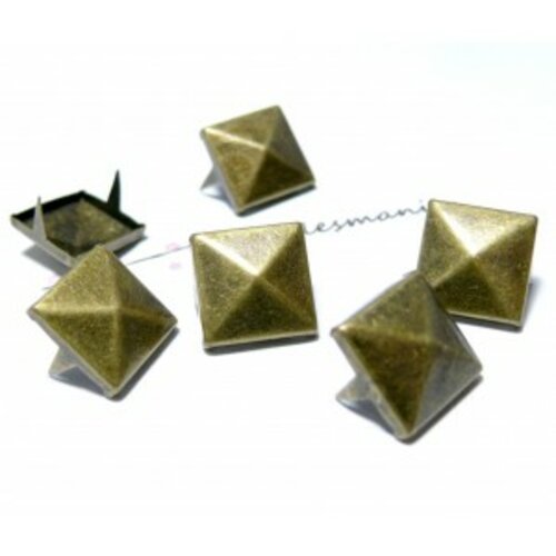 Pax de 50 clous, rivets 9mm pyramide carré à 2 griffes métal couleur bronze