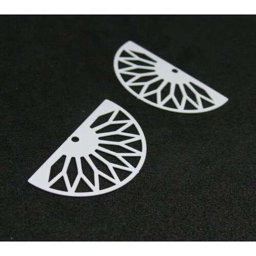 Ae111362 lot de 4 estampes pendentif filigrane demi cercle eventail gm 16 par 30 mm coloris blanc