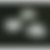 Ae1111507 lot de 4 estampes pendentif connecteur filigrane feuille monstera 18mm coloris blanc