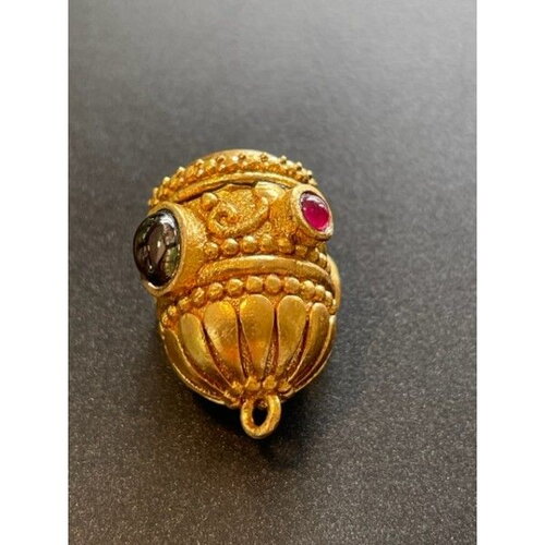 H11ch010 lot 1 pendentif talisman maharadja  20 par 18mm en laiton finition doré 24kt,  labradorite et rubis