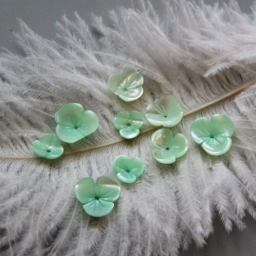 Bu11220325162457 pax 2 perles intercalaire 3d forme fleur nacre sculptée 8mm en nacre naturelle finition vert pastel