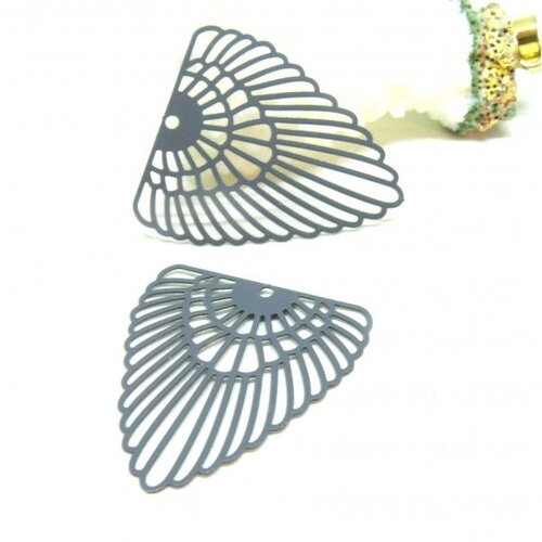 Ps11898634 pax 6 estampes, pendentif filigrane triangle 31mm métal coloris gris foncé bijoux  diy