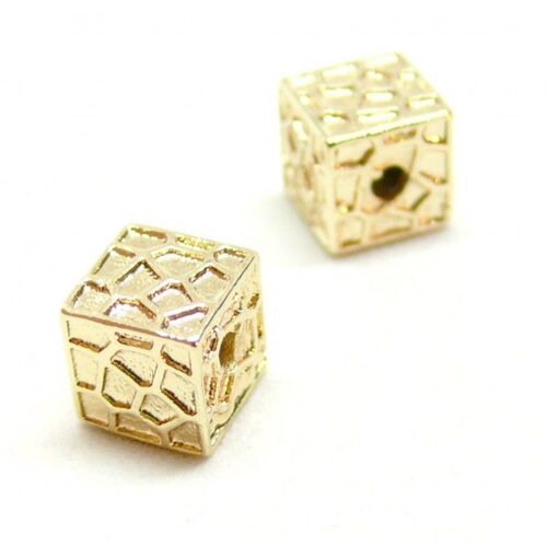 Ps11766151 pax 2 perles intercalaires cubes travaillés 6 mm en cuivre finition doré 18kt