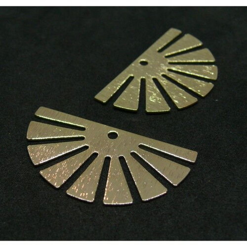 Ps110902528 pax 2 pendentifs forme géométrique eventail 35m en cuivre strié finition or 18kt  pour création de bijoux raffinés