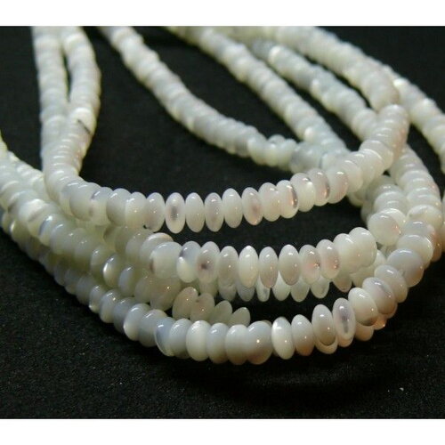 Bu11220218151516bis lot de 1/4 de fil de perles heishi  de nacre véritable blanc rondelles fines 2 par 4 mm