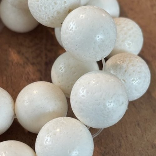 Lot de 4 perles rondes 14mm, corail éponge blanc