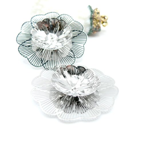 H11n27806p – lot de 1 estampes pendentifs filigrane multi-fleurs 37 mm 3d – laiton argenté