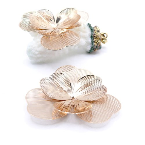 H11s40002k– lot de 2  estampes pendentifs filigrane multi-fleurs 45 mm 3d – laiton doré