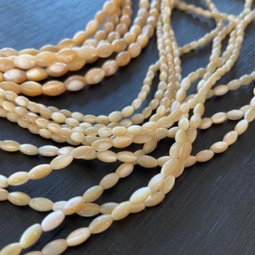 Bu11220214124714b  lot de 20cm environ 42 perles nacre oblong forme grain de riz  3 par 5 mm coloris beige crème