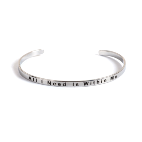 Ps110106165 pax 1 support de bracelet jonc 4 mm en acier inoxydable 304 finition argenté "all i need is within me" tout ce dont j'ai besoin