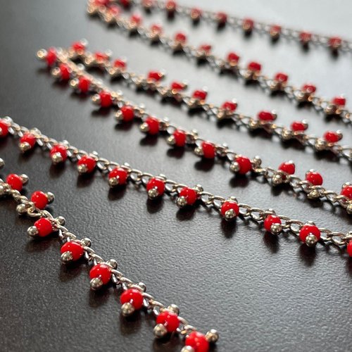 Bu1114104225916 lot de 20 centimetres de chaine perles de rocaille 1mm rouge, chaine finition argenté