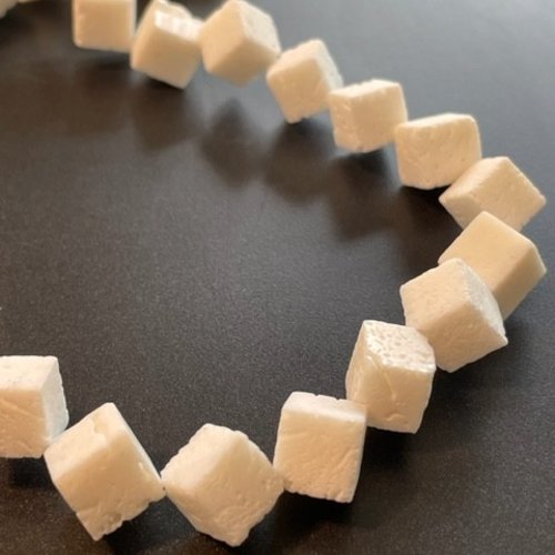 Lot de 6 perles cubes diagonale 8mm, corail éponge blanc