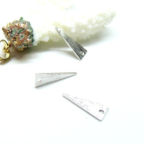H11r22301p – lot de 4 pendentifs triangle strié 17 mm – laiton argenté – style graphique