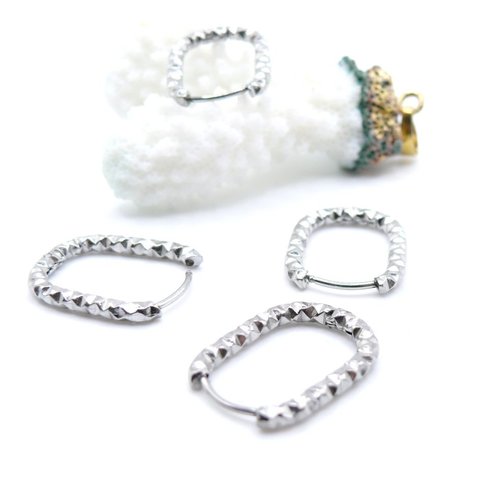 H11a09117ap – lot de 2 créoles ovales texturées 22 × 16 mm, épaisseur 2.5 mm – acier inoxydable 304 argenté