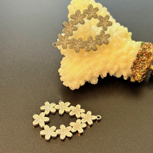 H11h21336p lot de 1 pendentif multi fleurs goutte 30mm en acier inoxydable 316l argenté