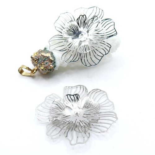 H11n27805p – lot de 1 estampes pendentifs filigrane multi-fleurs 39 mm 3d – laiton argenté