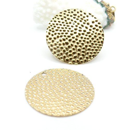 H11c10605g – lot de 1 pendentif rond texturé martelé 30 mm – doré à l’or fin 18k ionique