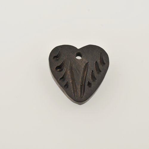 Perle coeur en bois foncé